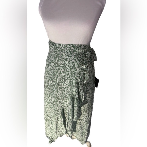 Lulus NWT Summer Romance Sage Green Floral Print Wrap Skirt Hi Lo Ruffled Hem M - Picture 3 of 12
